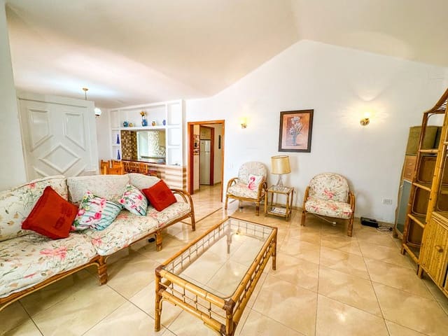Chalet de 2 habitaciones en Puerto del Carmen, Tías en venta - 385.000 € (Ref: 10080587)