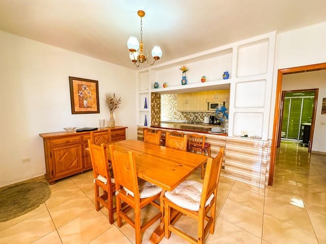 Chalet de 2 habitaciones en Puerto del Carmen, Tías en venta - 385.000 € (Ref: 10080587)