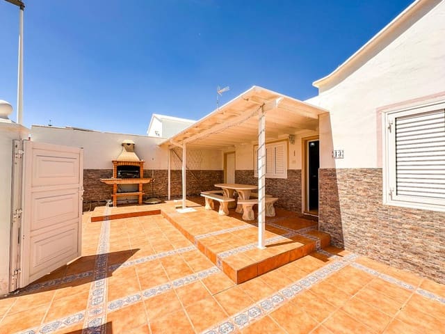 Chalet de 2 habitaciones en Puerto del Carmen, Tías en venta - 385.000 € (Ref: 10080587)