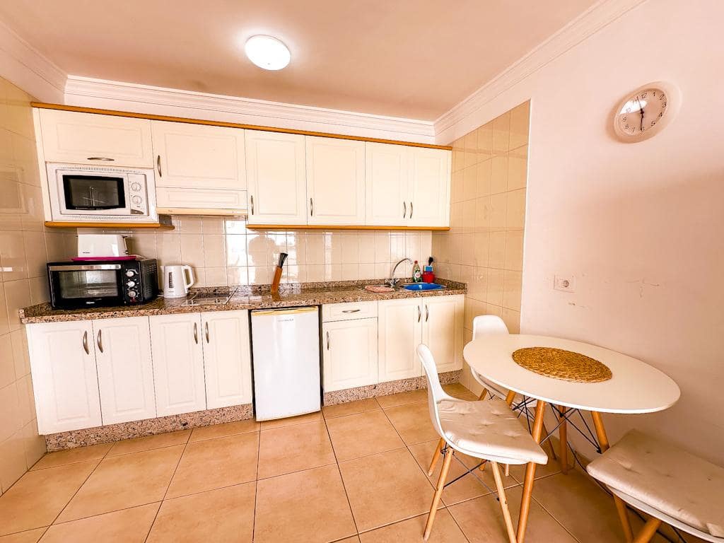 1 sovrum Lägenhet till salu i Puerto del Carmen med pool - 235 000 € (Ref: 10099801)