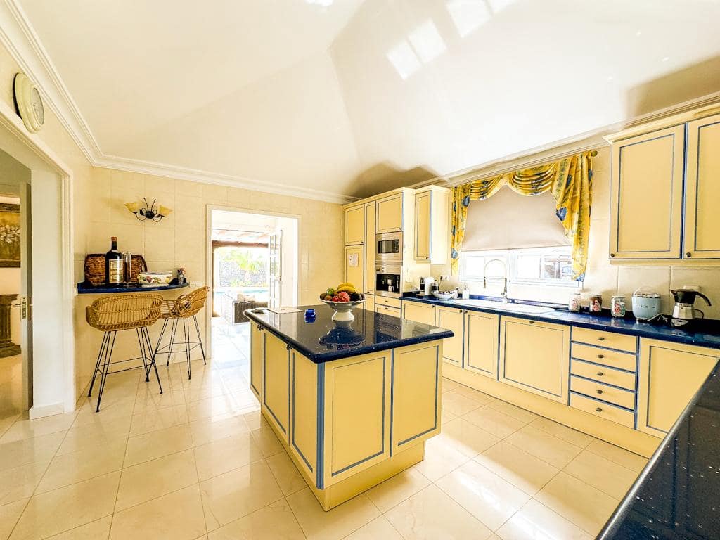 4 soverom Villa til salgs i Tias med svømmebasseng garasje - € 1 450 000 (Ref: 10151515)