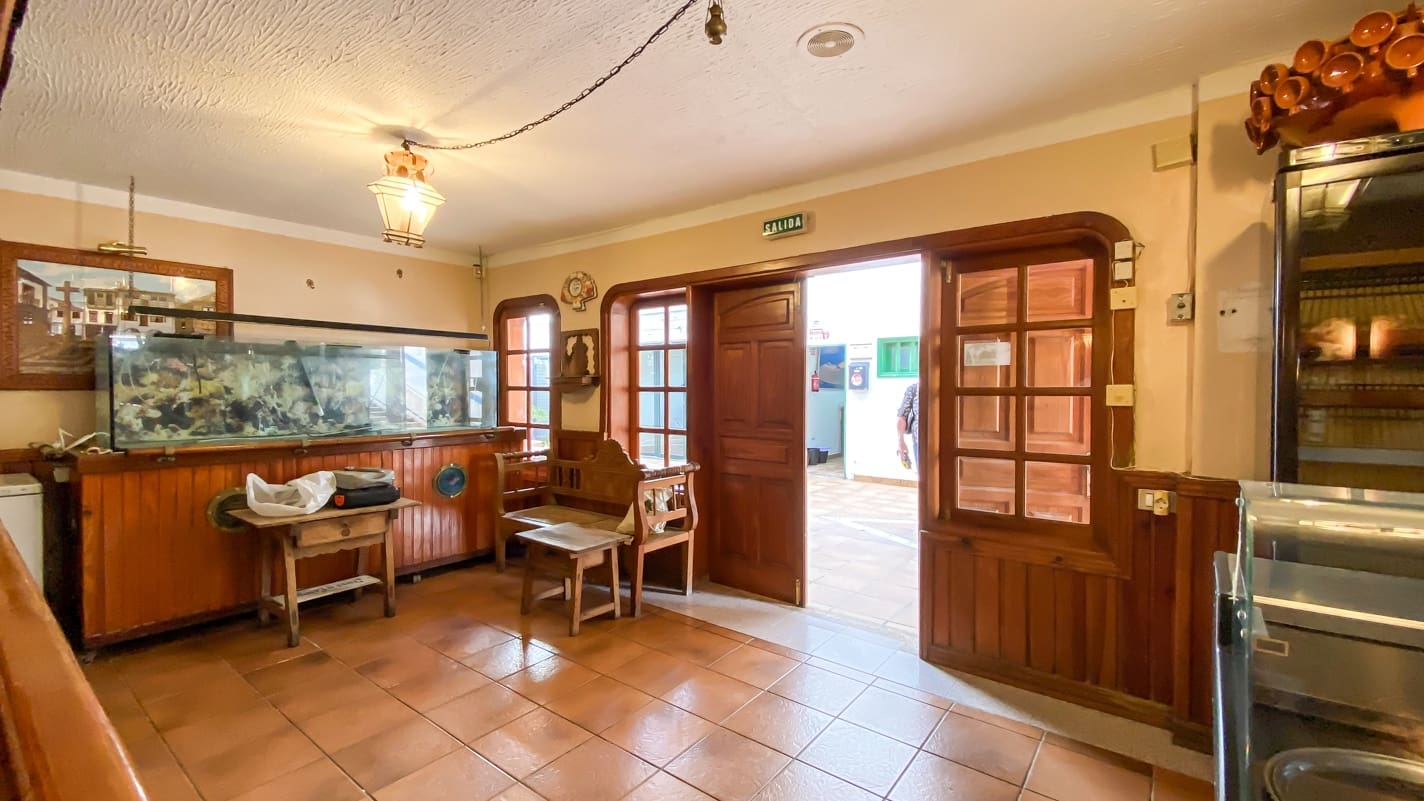 Kaupallinen myytävänä paikassa Puerto del Carmen - 165 000 € (Ref: 6348322)