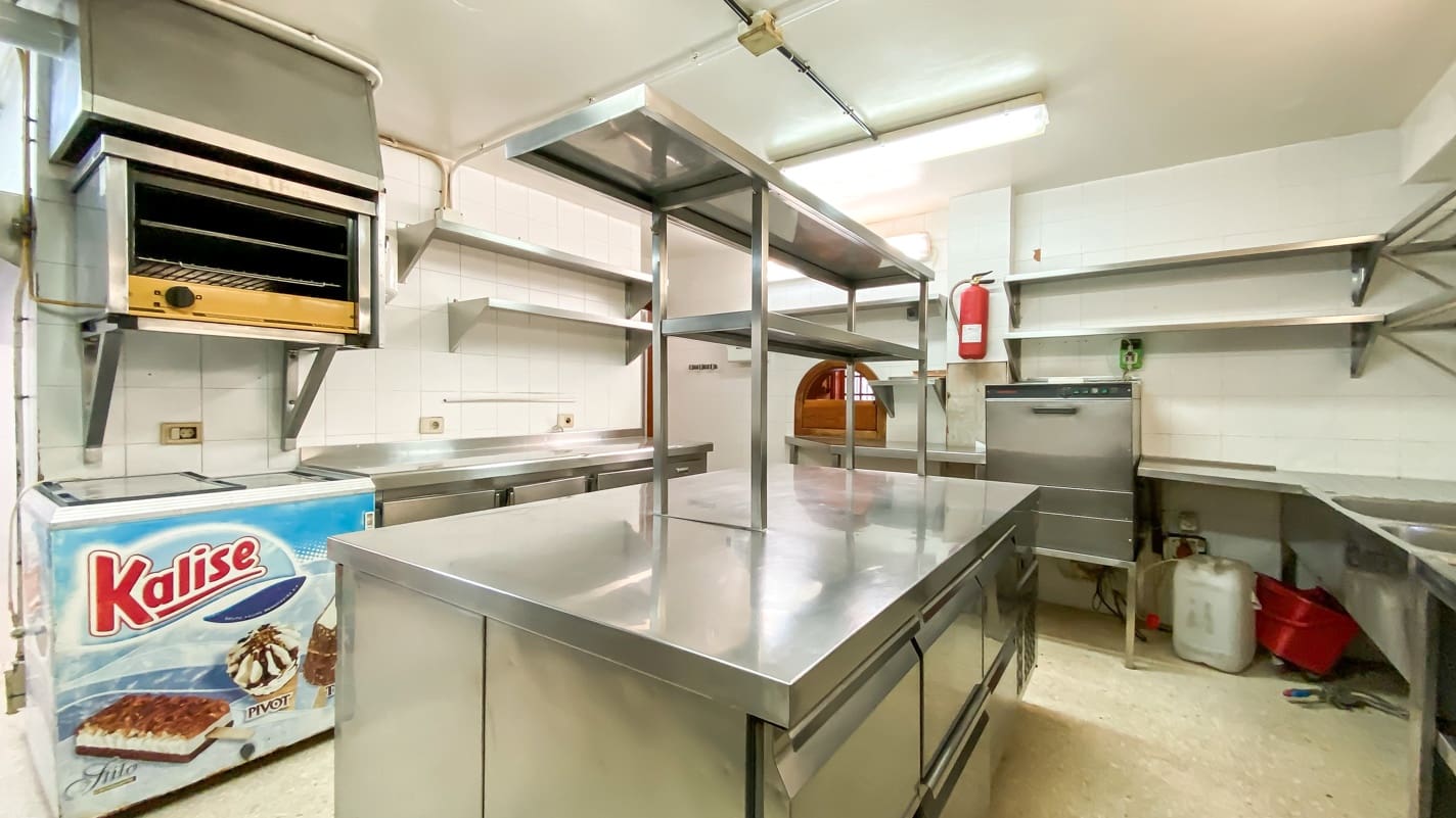 Kaupallinen myytävänä paikassa Puerto del Carmen - 165 000 € (Ref: 6348322)