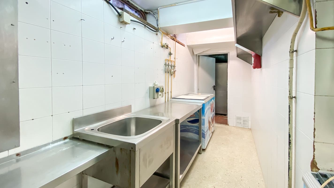 Commercial for sale in Puerto del Carmen - € 165,000 (Ref: 6348322)