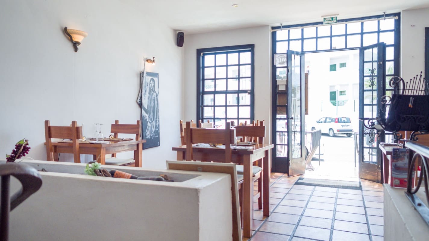 Commercial for sale in Puerto del Carmen - € 595,000 (Ref: 6348328)