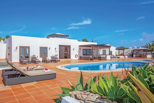 Chalet de 5 habitaciones en Playa Blanca, Yaiza en venta con piscina garaje - 1.480.000 € (Ref: 6350763)
