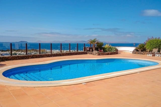 Chalet de 5 habitaciones en Playa Blanca, Yaiza en venta con piscina garaje - 1.480.000 € (Ref: 6350763)