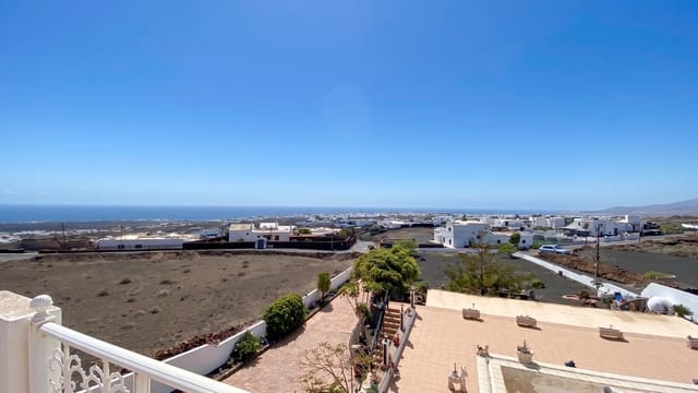 3 Zimmer Villa zu verkaufen in Tías mit Pool Garage - 840.000 € (Ref: 6679114)