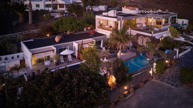 5 quarto Moradia para venda em Las Brenas, Yaiza com piscina garagem - 1 299 000 € (Ref: 7777446)