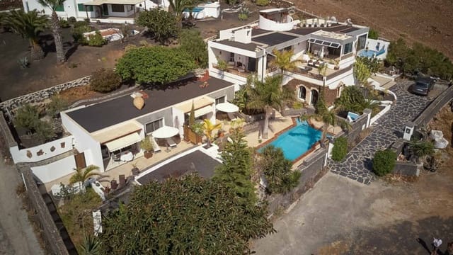 5 quarto Moradia para venda em Las Brenas, Yaiza com piscina garagem - 1 299 000 € (Ref: 7777446)