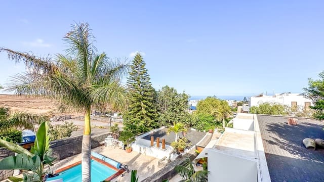 5 quarto Moradia para venda em Las Brenas, Yaiza com piscina garagem - 1 299 000 € (Ref: 7777446)