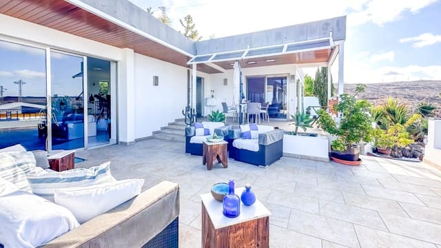 5 quarto Moradia para venda em Las Brenas, Yaiza com piscina garagem - 1 299 000 € (Ref: 7777446)