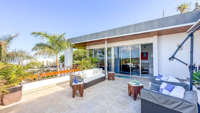 5 quarto Moradia para venda em Las Brenas, Yaiza com piscina garagem - 1 299 000 € (Ref: 7777446)
