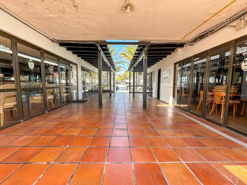 Erhverv til salg i Puerto del Carmen - € 320.000 (Ref: 8786191)