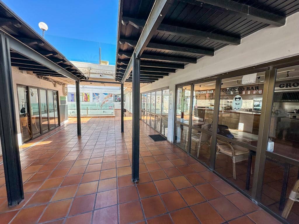 Erhverv til salg i Puerto del Carmen - € 320.000 (Ref: 8786191)