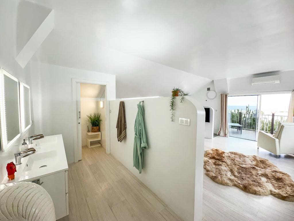 4 soveværelse Villa til salg i Puerto Calero med swimmingpool - € 1.495.000 (Ref: 8887861)