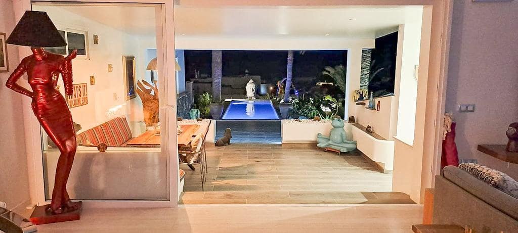 4 soveværelse Villa til salg i Puerto Calero med swimmingpool - € 1.495.000 (Ref: 8887861)