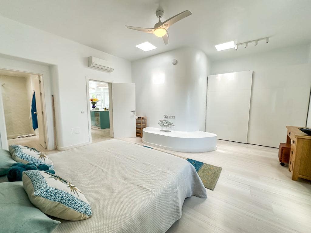 4 soveværelse Villa til salg i Puerto Calero med swimmingpool - € 1.495.000 (Ref: 8887861)