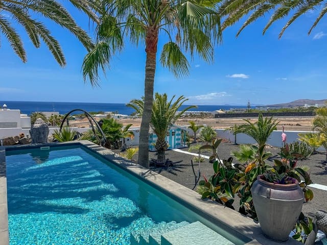 4 soveværelse Villa til salg i Puerto Calero, Yaiza med swimmingpool - € 1.495.000 (Ref: 8887861)