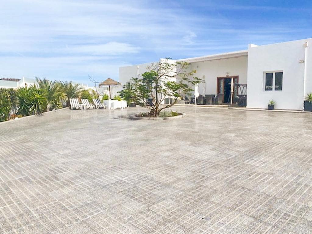 4 soveværelse Villa til salg i Costa Teguise med swimmingpool - € 925.000 (Ref: 8887862)