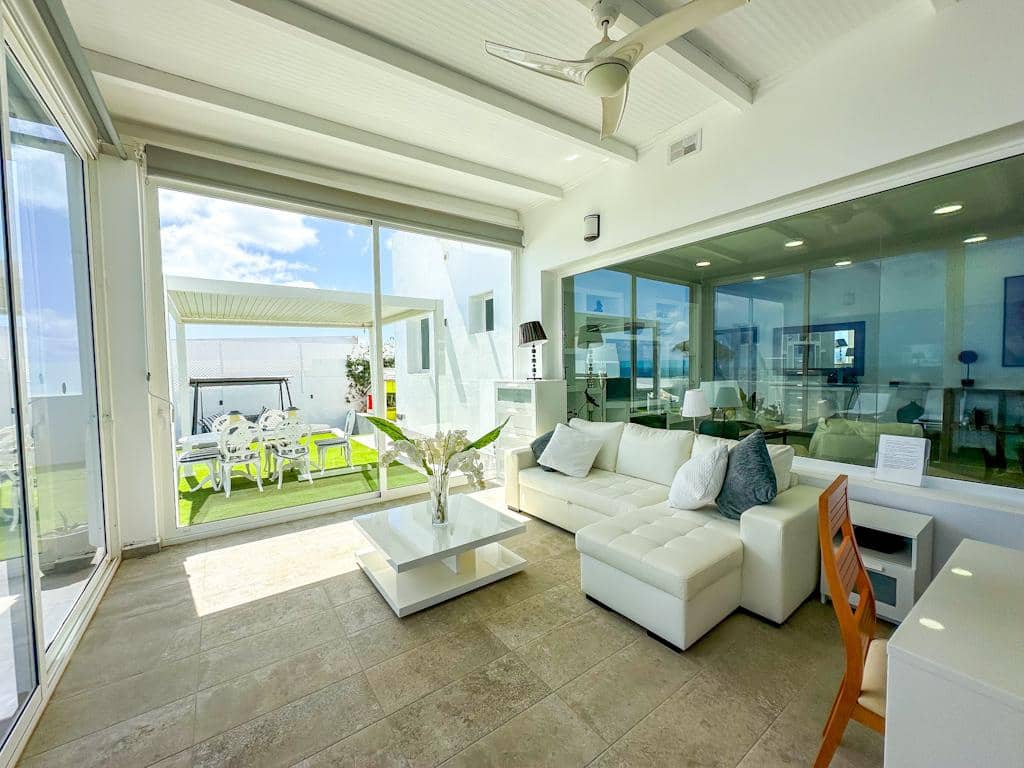 4 soveværelse Villa til salg i Costa Teguise med swimmingpool - € 925.000 (Ref: 8887862)