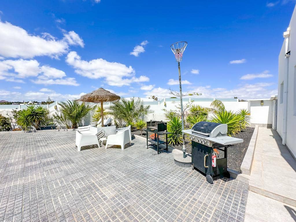 4 soveværelse Villa til salg i Costa Teguise med swimmingpool - € 925.000 (Ref: 8887862)