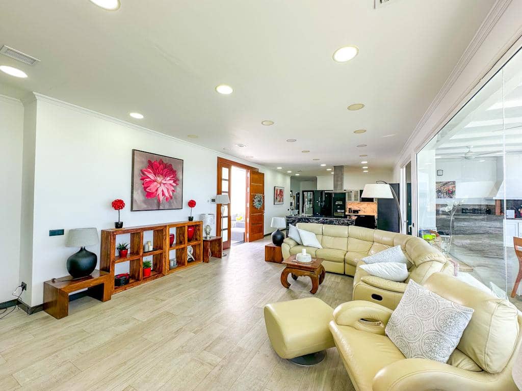 4 soveværelse Villa til salg i Costa Teguise med swimmingpool - € 925.000 (Ref: 8887862)