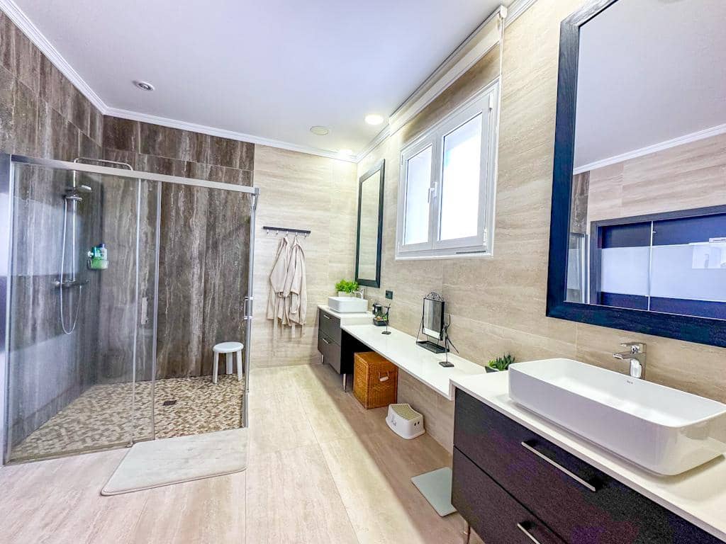 4 soveværelse Villa til salg i Costa Teguise med swimmingpool - € 925.000 (Ref: 8887862)