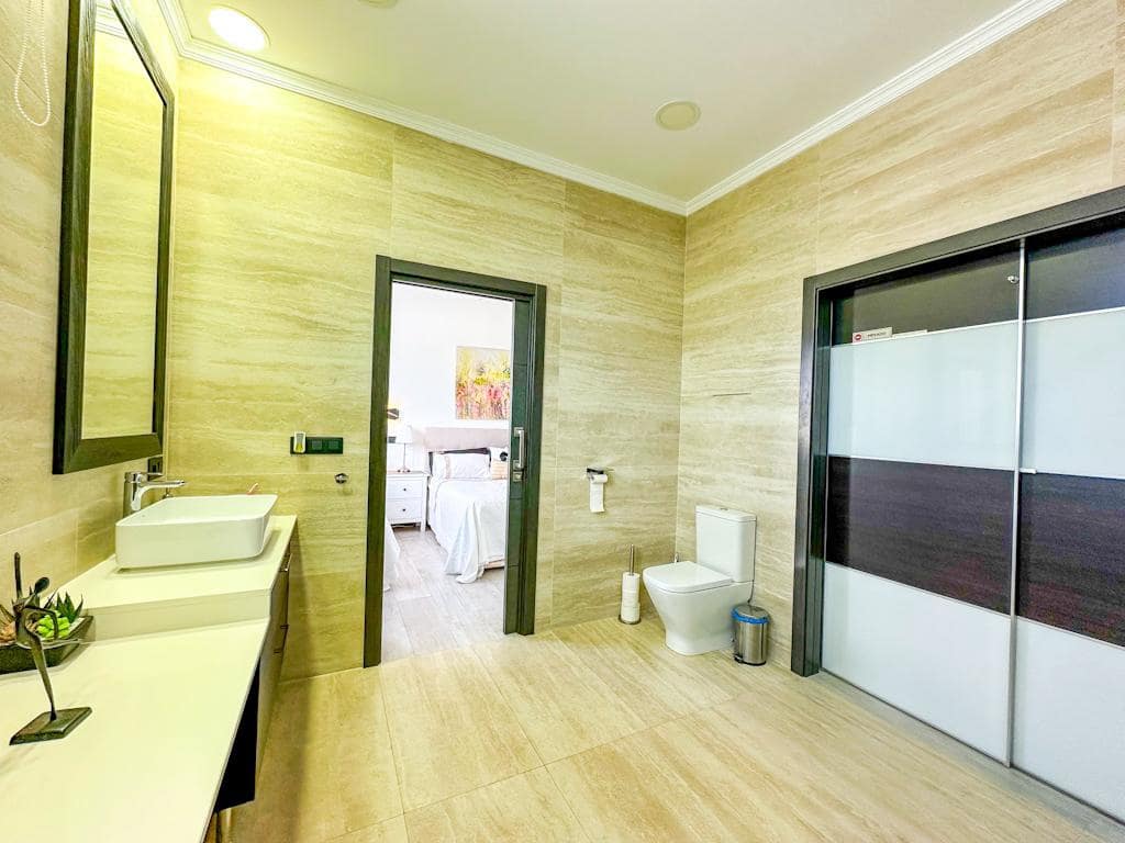 4 soveværelse Villa til salg i Costa Teguise med swimmingpool - € 925.000 (Ref: 8887862)