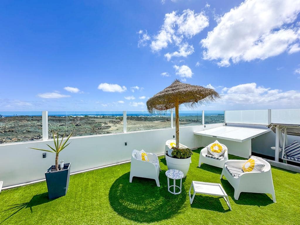 4 soveværelse Villa til salg i Costa Teguise med swimmingpool - € 925.000 (Ref: 8887862)
