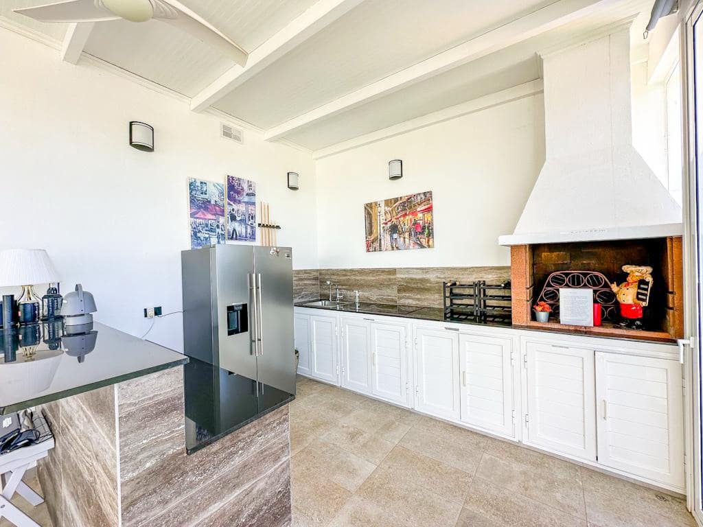 4 soveværelse Villa til salg i Costa Teguise med swimmingpool - € 925.000 (Ref: 8887862)