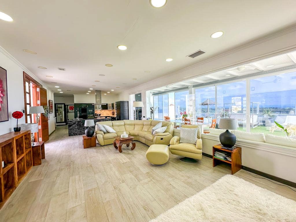 4 soveværelse Villa til salg i Costa Teguise med swimmingpool - € 925.000 (Ref: 8887862)