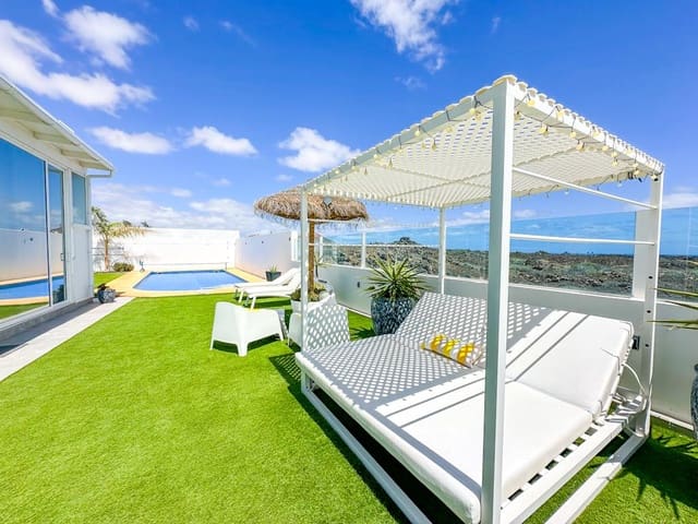 4 soveværelse Villa til salg i Costa Teguise, Teguise med swimmingpool - € 925.000 (Ref: 8887862)