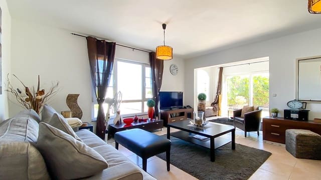 6 bedroom Villa for sale in Tías with pool - € 769,000 (Ref: 9112215)