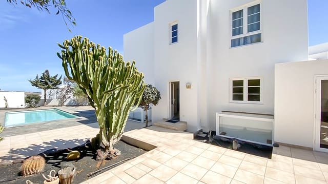 6 bedroom Villa for sale in Tías with pool - € 769,000 (Ref: 9112215)