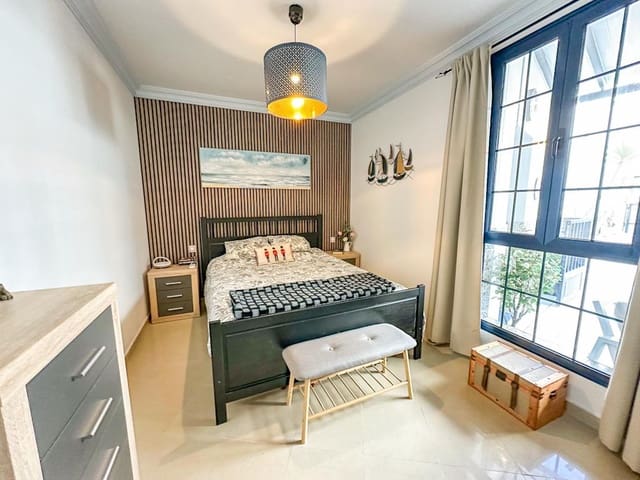 2 bedroom Apartment for sale in Puerto del Carmen, Tías - € 270,000 (Ref: 9367208)