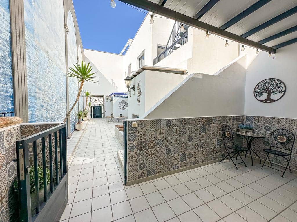 2 soveværelse Lejlighed til salg i Puerto del Carmen - € 270.000 (Ref: 9367208)