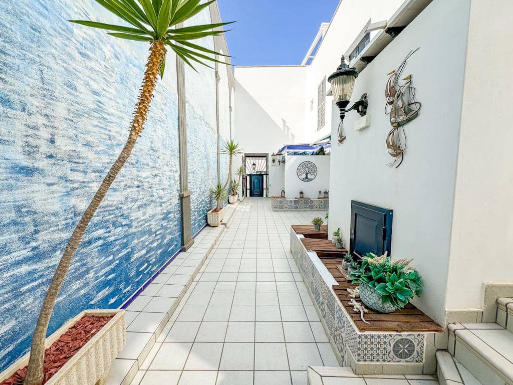 2 soveværelse Lejlighed til salg i Puerto del Carmen - € 270.000 (Ref: 9367208)