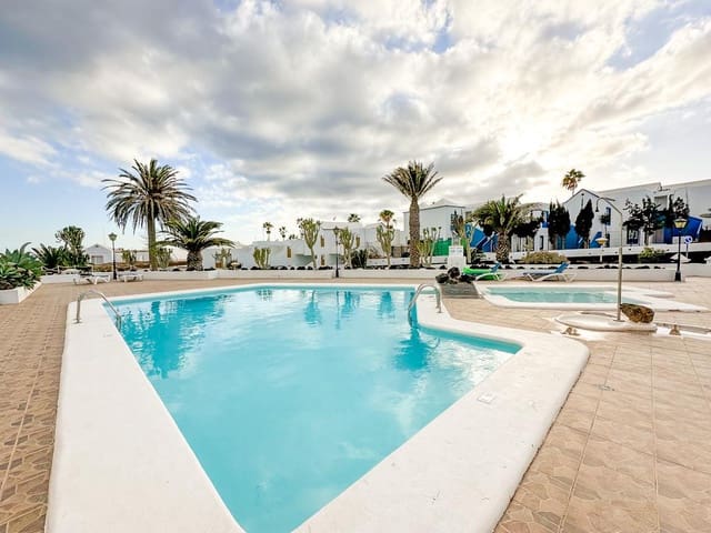 1 bedroom Apartment for sale in Puerto del Carmen, Tías with pool - € 230,000 (Ref: 9382504)