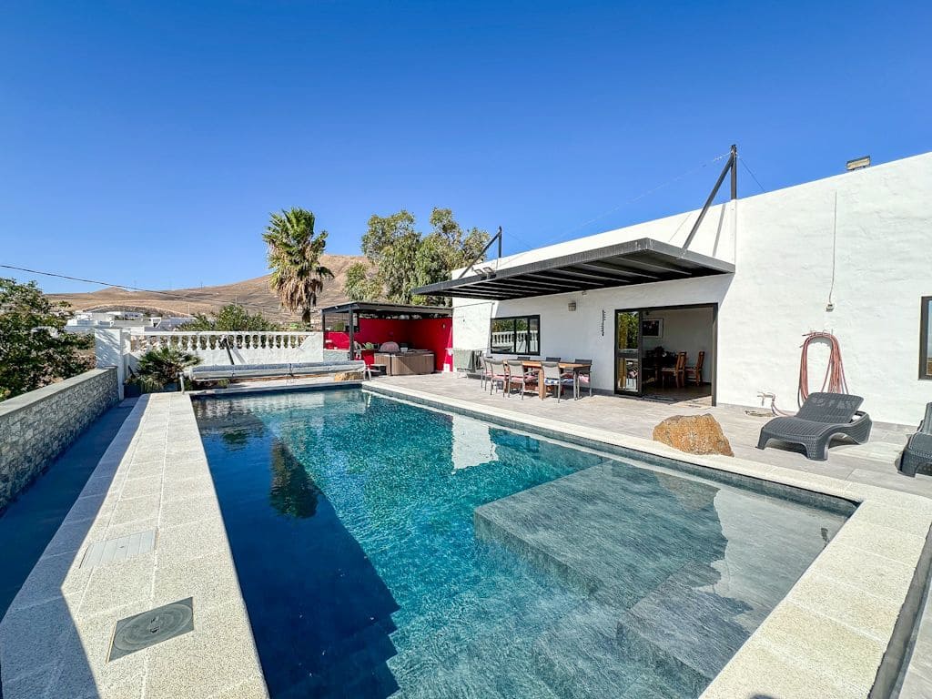 3 bedroom Villa for sale in Tias with pool - € 895,000 (Ref: 9426985)