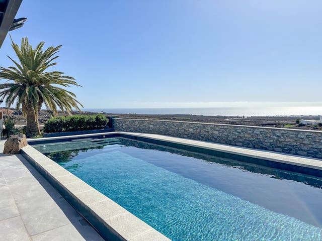 3 soveværelse Villa til salg i Tías med swimmingpool - € 895.000 (Ref: 9426985)