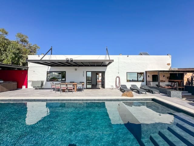 3 soveværelse Villa til salg i Tías med swimmingpool - € 895.000 (Ref: 9426985)