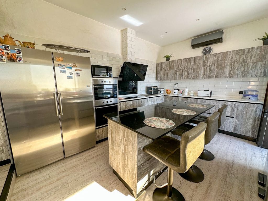 3 bedroom Villa for sale in Tias with pool - € 895,000 (Ref: 9426985)