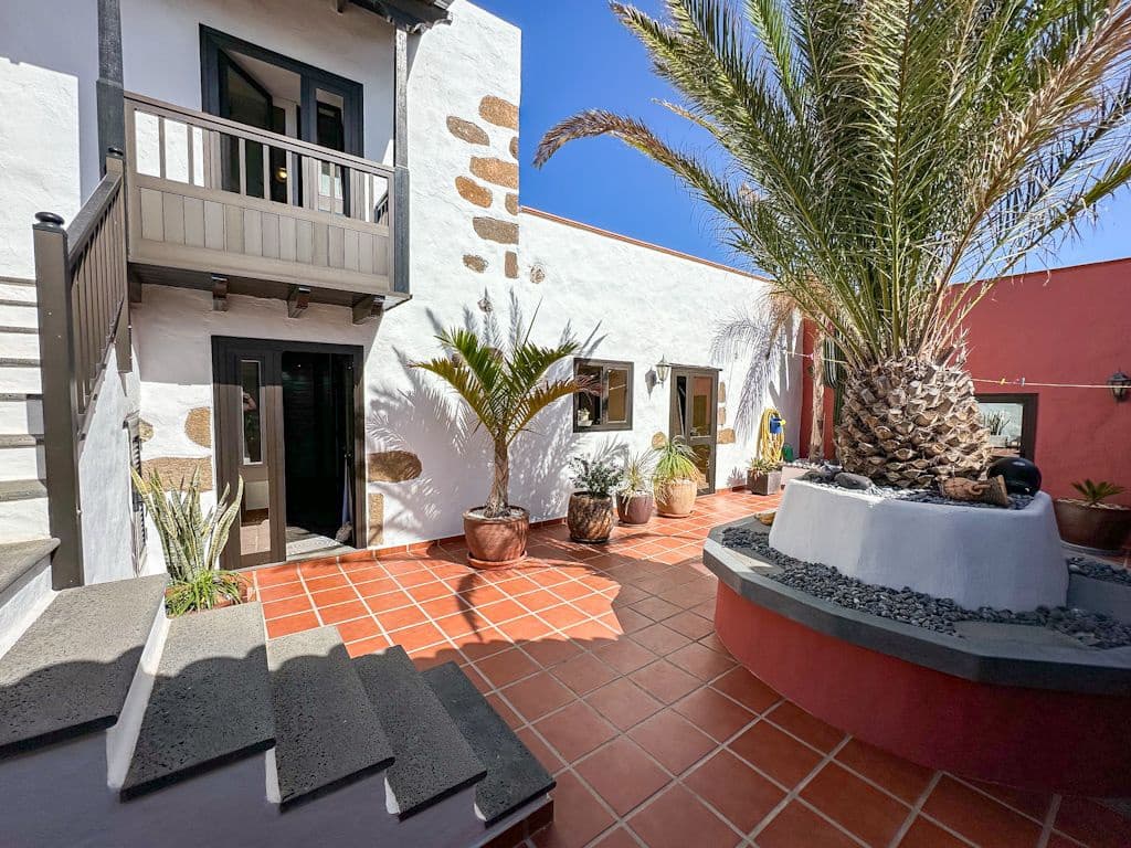 3 bedroom Villa for sale in Tias with pool - € 895,000 (Ref: 9426985)