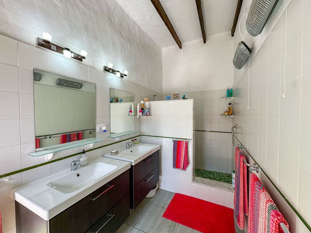 3 bedroom Villa for sale in Tias with pool - € 895,000 (Ref: 9426985)