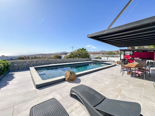 3 soveværelse Villa til salg i Tías med swimmingpool - € 895.000 (Ref: 9426985)