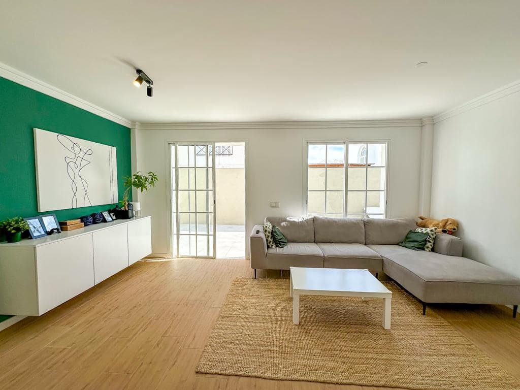 4 bedroom Villa for sale in Puerto del Carmen with garage - € 565,000 (Ref: 9502073)