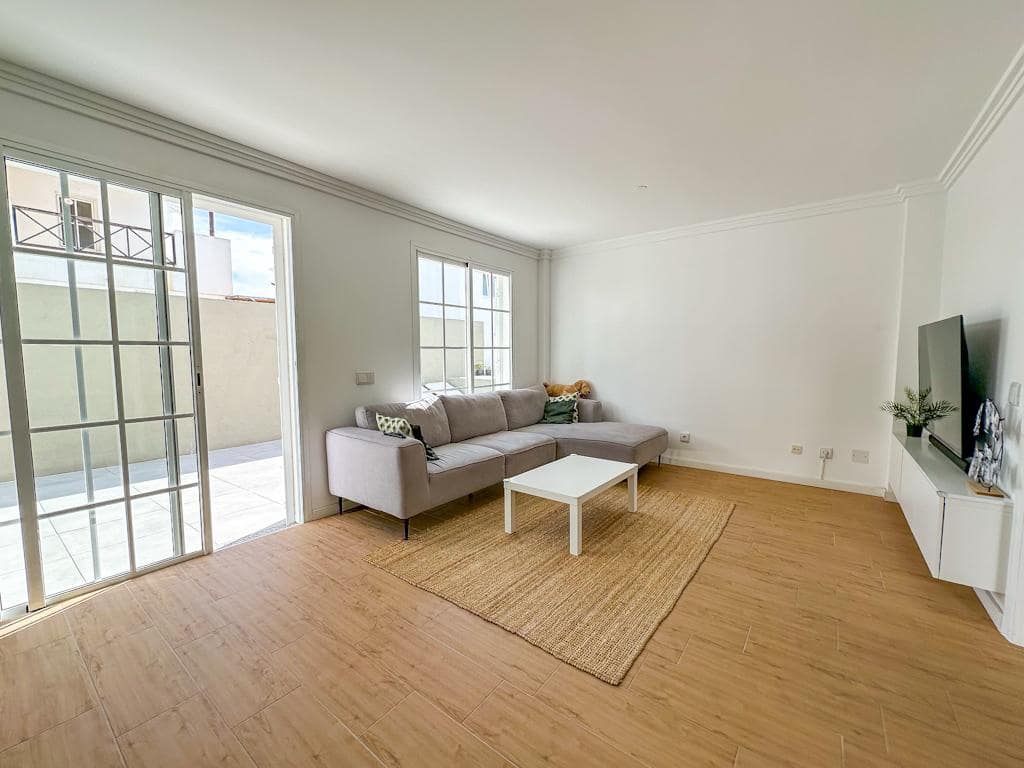 4 bedroom Villa for sale in Puerto del Carmen with garage - € 565,000 (Ref: 9502073)