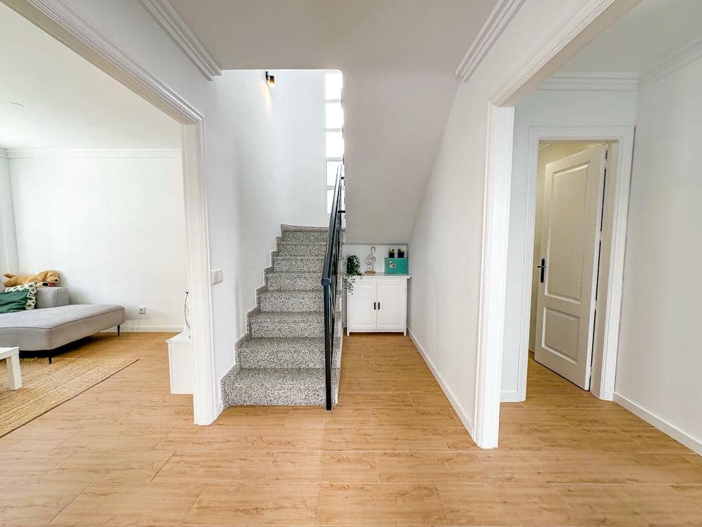 4 bedroom Villa for sale in Puerto del Carmen with garage - € 565,000 (Ref: 9502073)