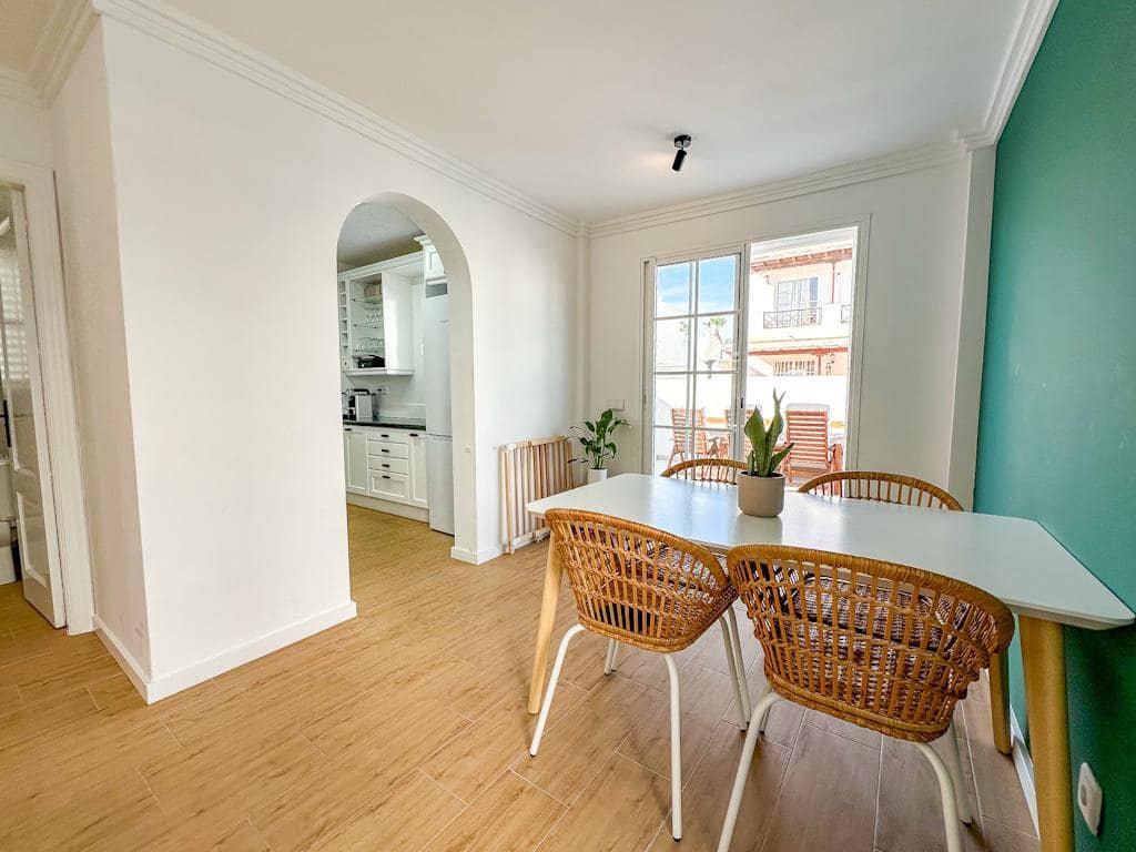 4 bedroom Villa for sale in Puerto del Carmen with garage - € 565,000 (Ref: 9502073)